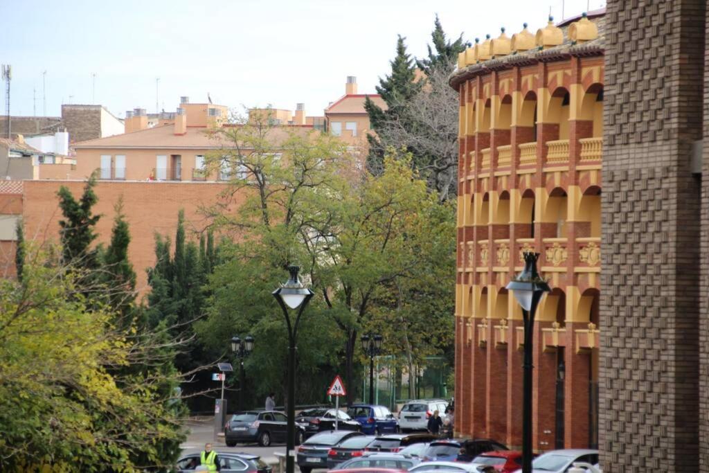 Amplio Apartamento Plaza De Toros Zaragoza Exterior photo